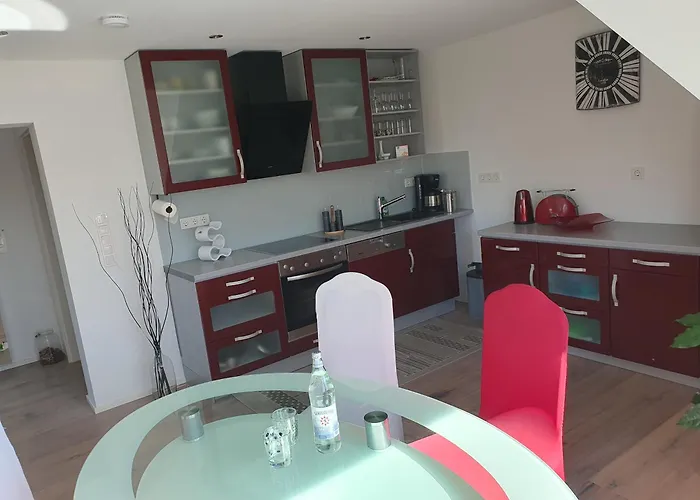 Renoviertes In * Τρόισντορφ